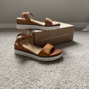 Patina Leather Soho Wedge Sandal in Dune | size 9.5